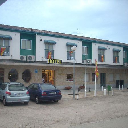 Hotel Corona De Castilla Villares de la Reina Exterior foto